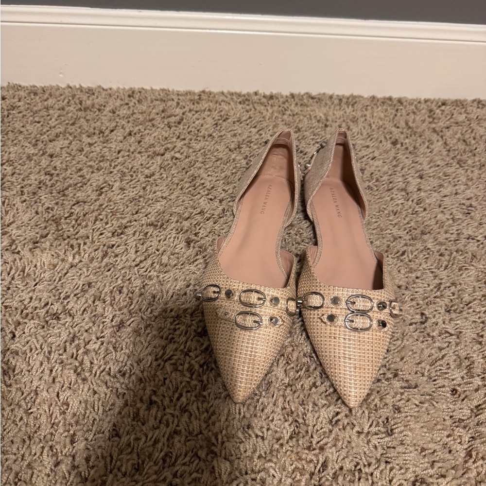 Chic Beige Women's Flats with Buckle Detail